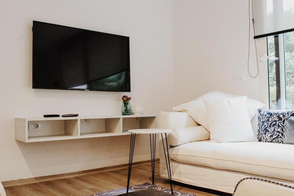 Newly Renovated, 1-bedroom House Apartament